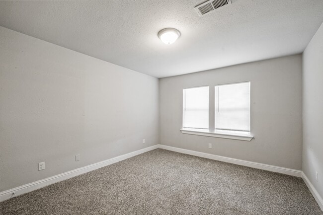 Building Photo - 5251 Pomander Rd