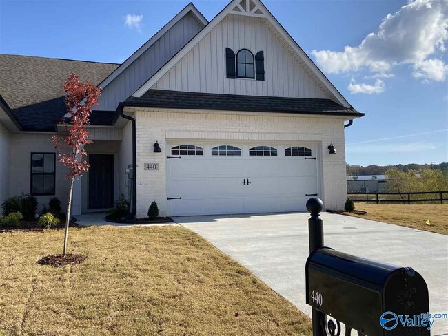 Building Photo - 440 Legend Oak Way SW