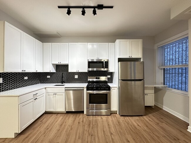 643 W Wrightwood Ave Unit 501