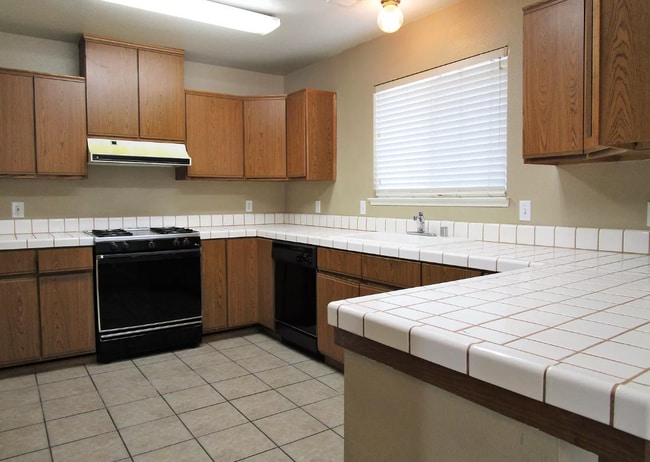 Photo - 325 Cantebury Dr