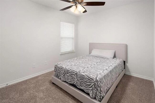 Photo - 604 Saddle Club Way