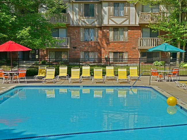 Piscina - Woodland Place Apartments