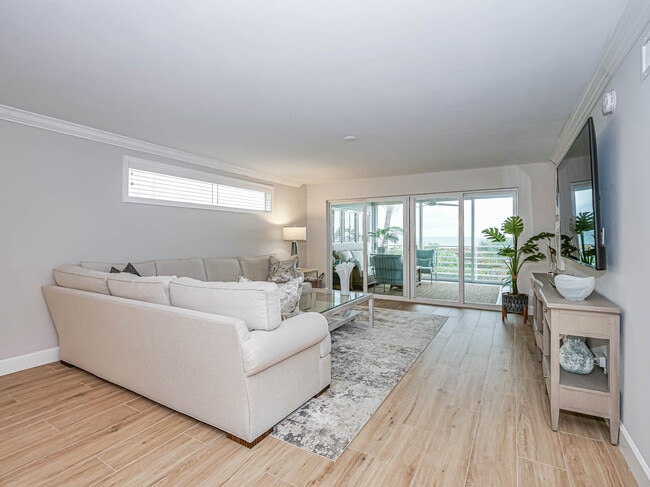 Building Photo - 8444 Oceanside Dr Unit # D12