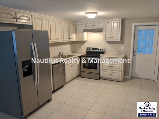 Photo - 5012 Collins St