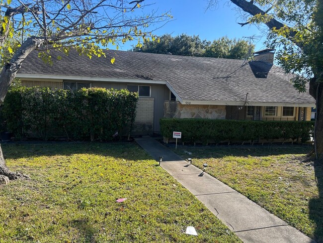 Building Photo - 950 Magnolia Ln