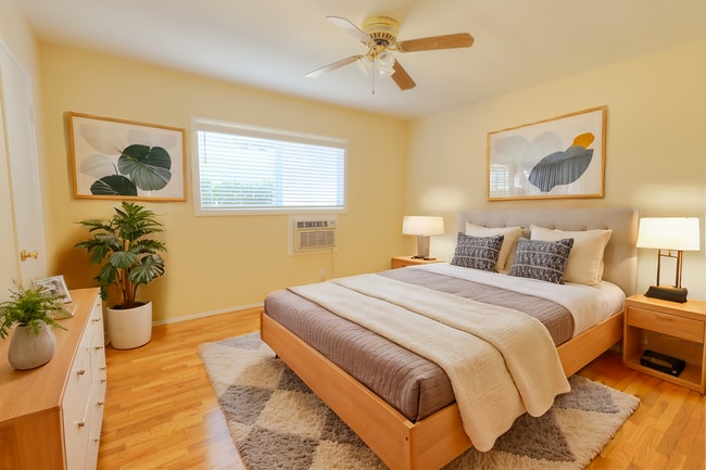 Photo - 10459 Riverside Dr