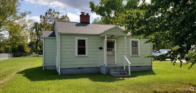 Building Photo - 2 Bedroom House