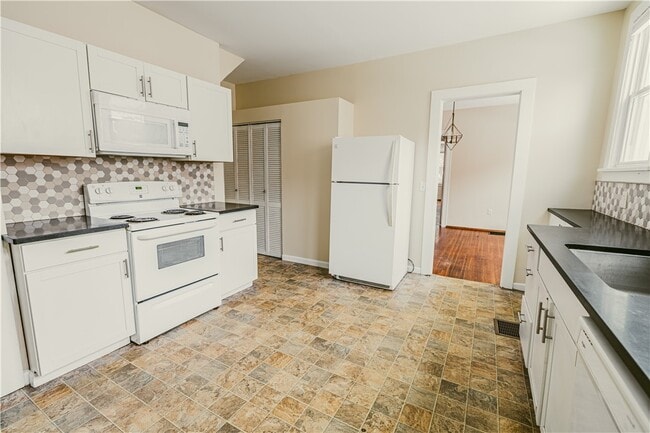 Photo - 297-303-303 Dartmouth St