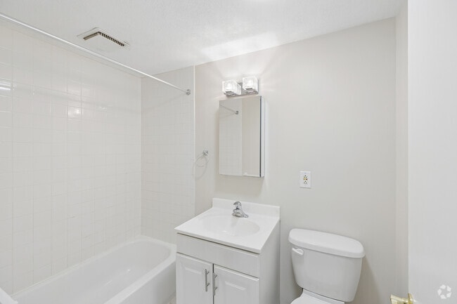 1BR, 1BA - 680SF - Bathroom