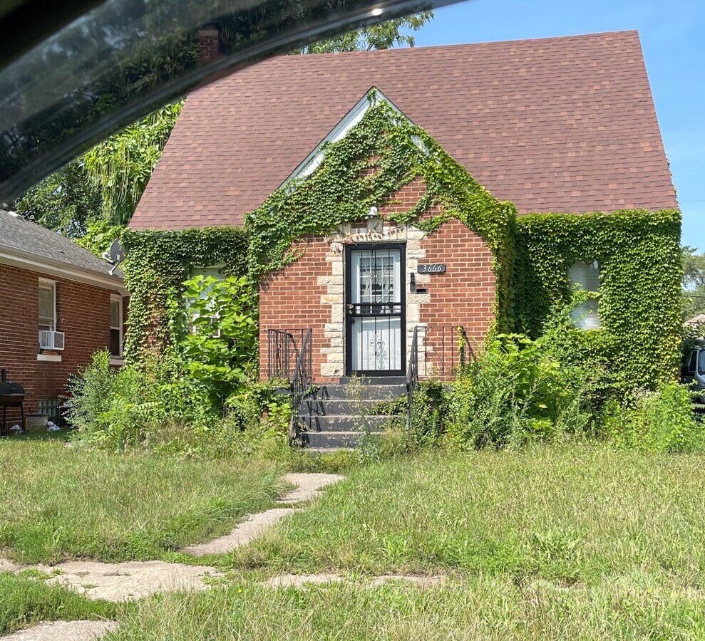 Photo - 3666 Madison St