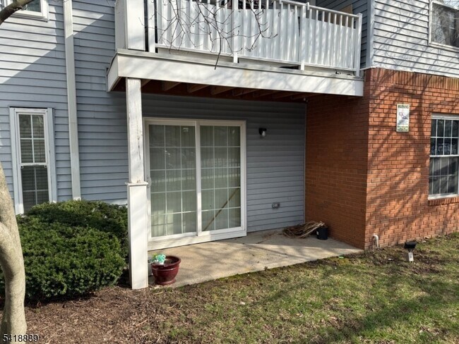 Building Photo - 751 Summer Ave Unit 1D