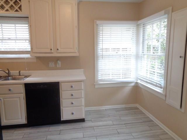 Photo - 2634 Tangley St