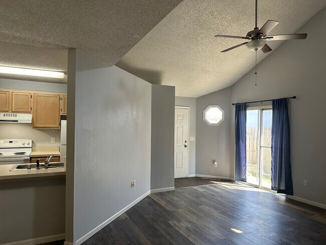 Photo - 527 Eldridge St