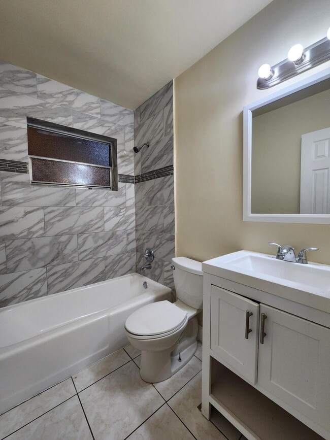 Photo - 190 NE 40th St