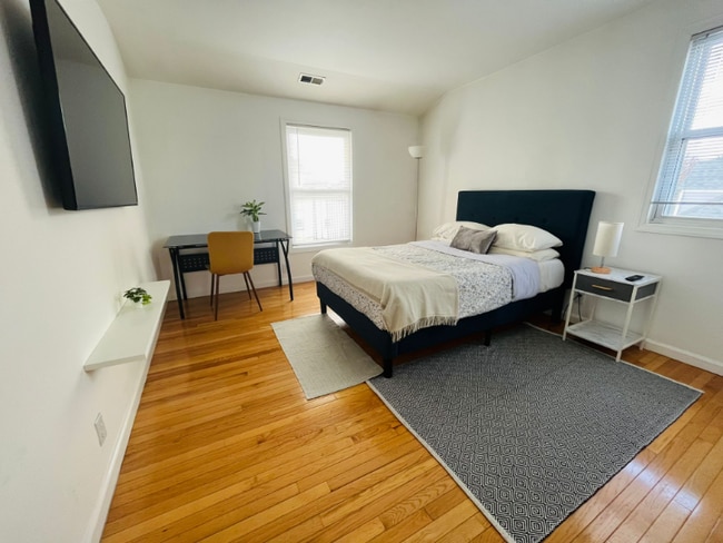 Photo - 11 Duer Pl Unit Room1