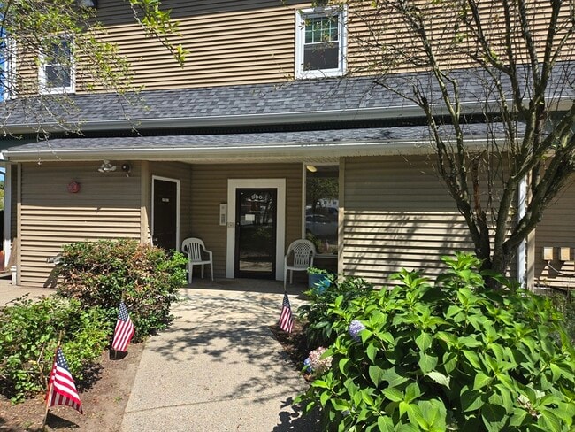Building Photo - 996 East St Unit 4 Rental