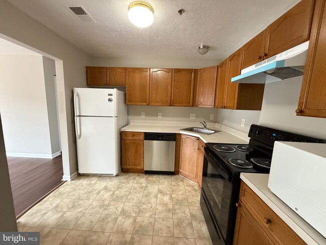 Building Photo - 129 Brookland Terrace Unit 8