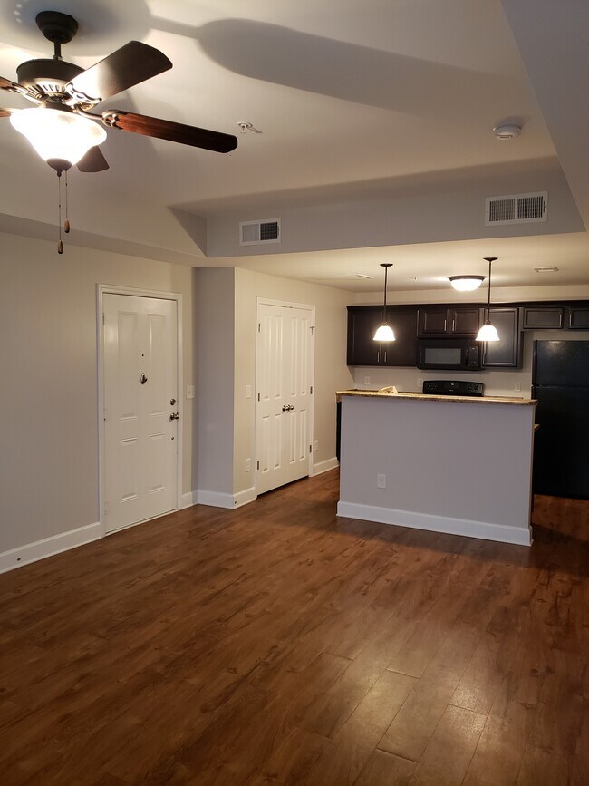 Photo - 8201 Lenox Creekside Dr Unidad 9