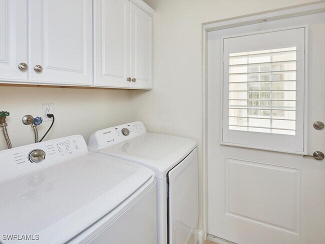 Building Photo - 3070 Gulf Shore Blvd N Unit 209 Rental