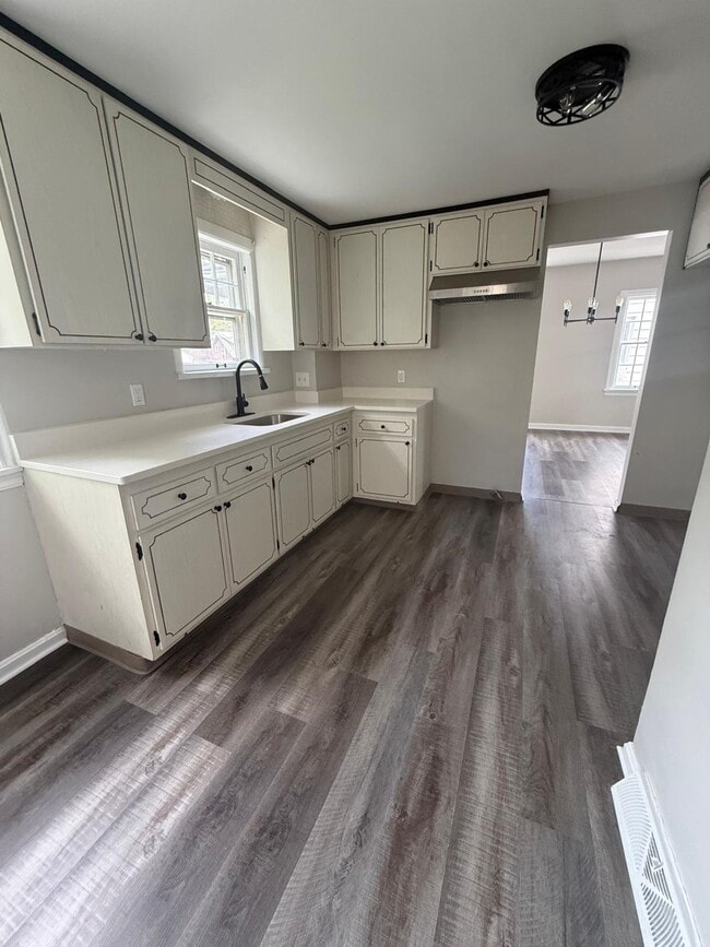 Photo - 11209 Langton Ave
