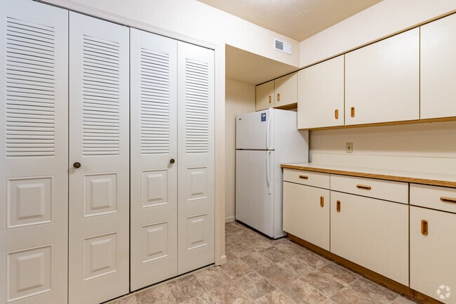 1 BR, 1 BA, 686 - 736 SF
