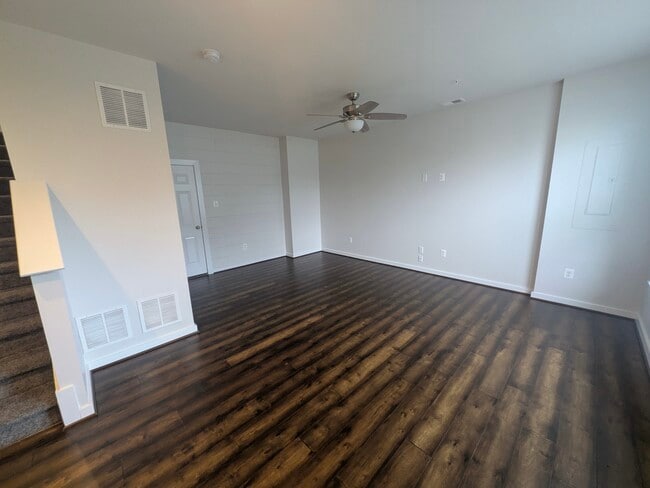 Photo - 1121 Lawler Dr