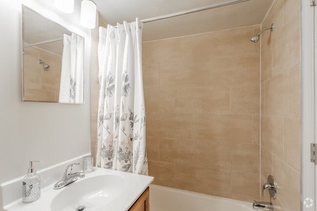 2 BR, 1 BA - 945 SF