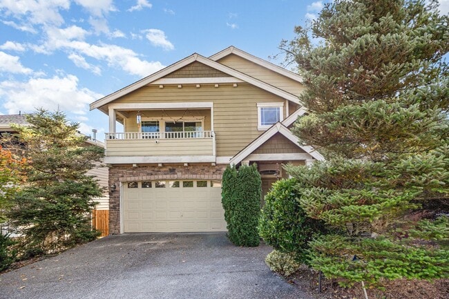 Building Photo - Stylishly updated 4 BedroHome in Park at C...