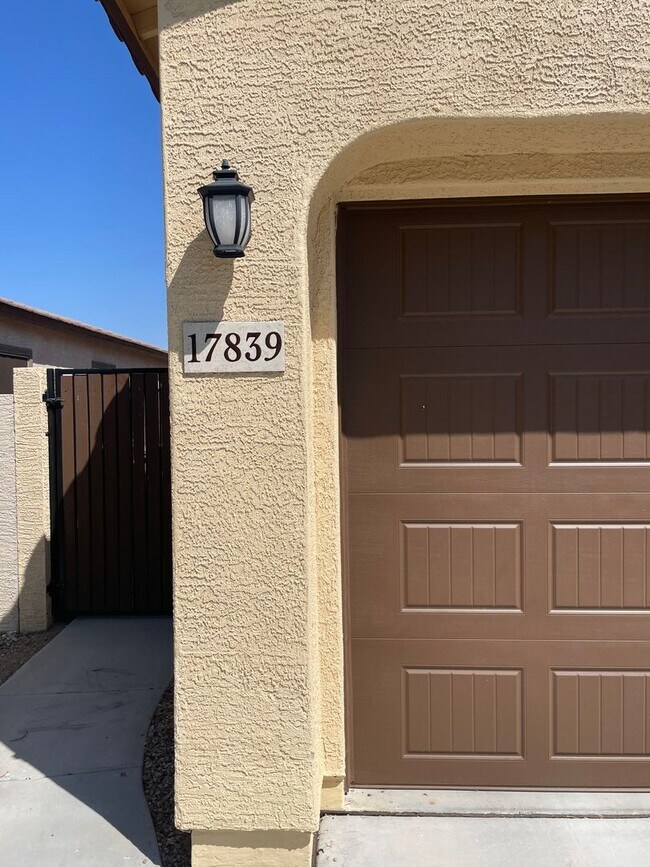 Beautiful 3 Bedroom/2 Bath Single Level Ho... House House Rental in