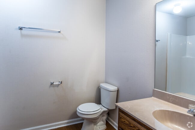 3BR, 2BA - 1,260SF - Second Bathroom