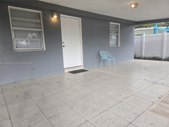 Photo - 1645 Lauderdale Manor Dr