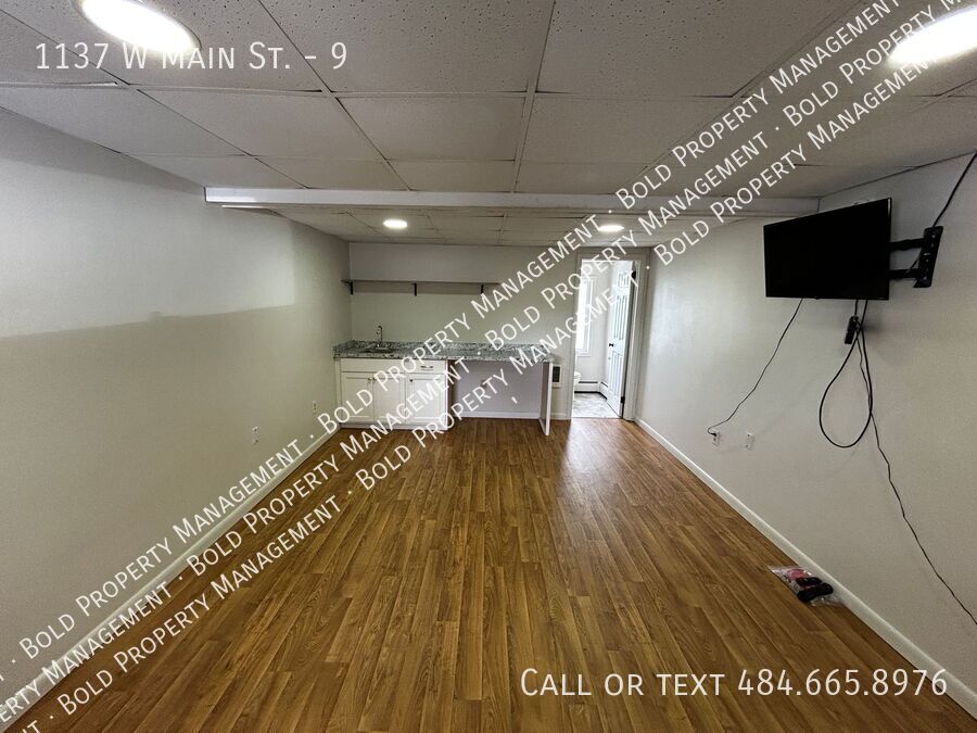 Photo - 1137 W Main St Apartment Unit 9