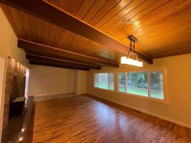 Building Photo - Spacious 4 Bed / 3 Bath Remodeled Rambler | Large Yard + Outbuildings + Minutes to Marina Desirab...
