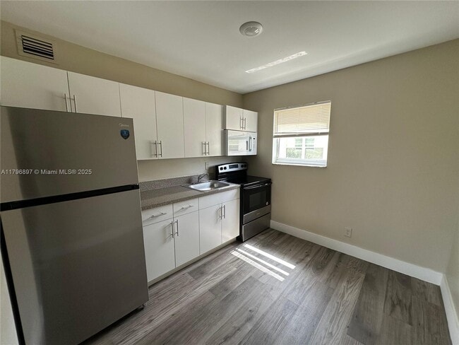 Photo - 260 SW 8th St Apartment Unit 9