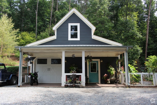 Building Photo - 203 Lucky Horse Ln Rental
