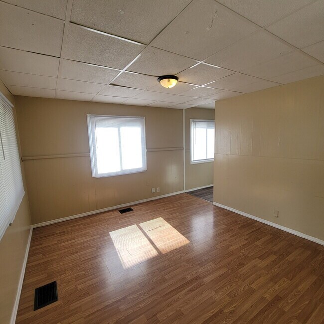 Near Southeast 2BR House w/Garage!