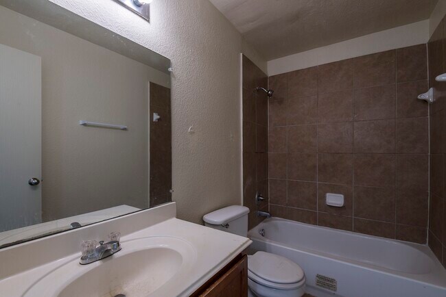 Photo - 6810 Westover St Unidad 9