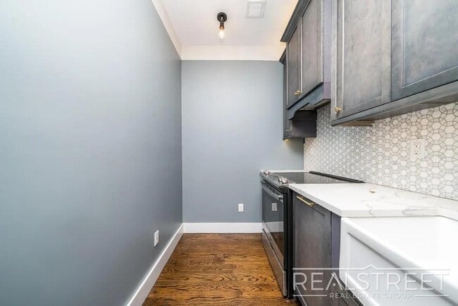 Photo - 187 Kent Ave Unidad 303