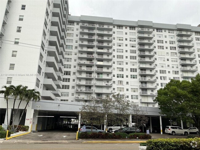 Building Photo - 137 Golden Isles Dr Unit 611 Rental
