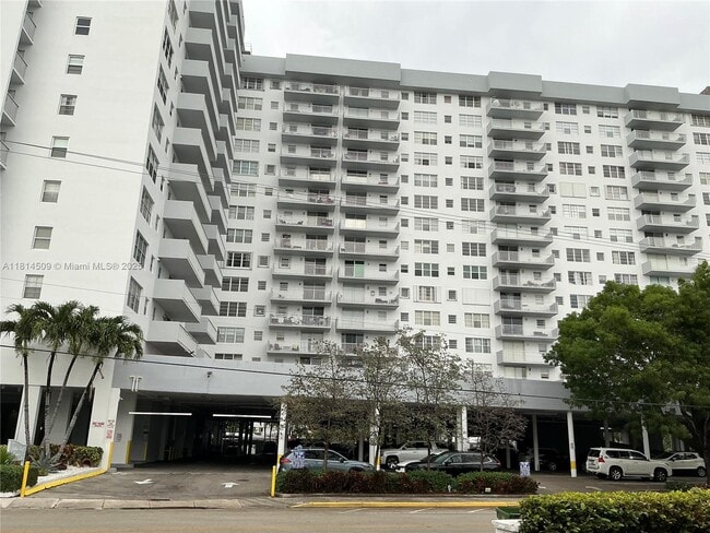 Building Photo - 137 Golden Isles Dr Unit 611 Rental