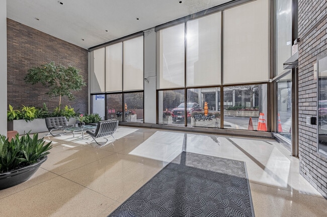 Photo - 5455 N Sheridan Rd