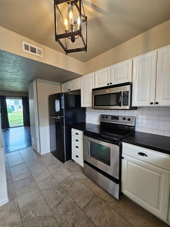 Photo - (2) Bed/(2.5) Bath Townhome! Pool Access!