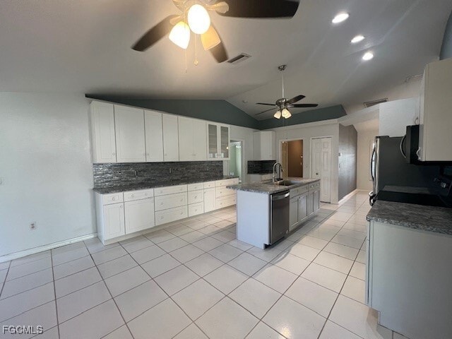 Photo - 203 Kamal Pkwy
