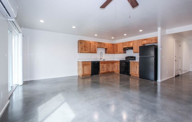 Photo - 8559 Spouse Dr