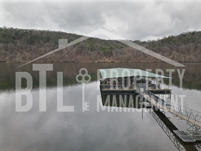 Photo - Beautiful 3 Bedroom Condo with a Lake View!