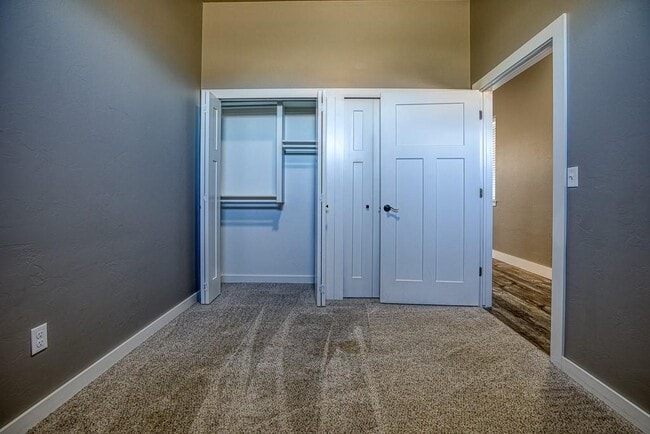 Photo - 807 Venice Ct