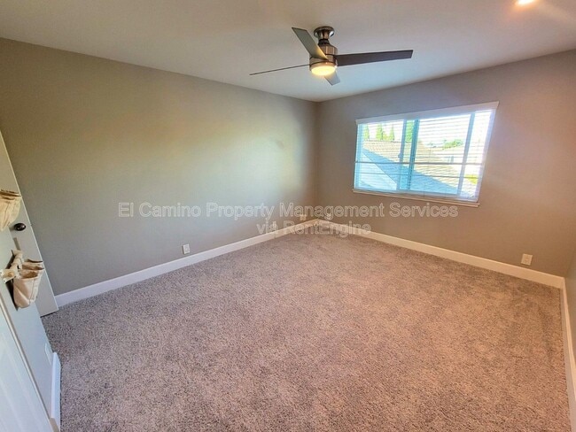 Photo - 1728 Lake St