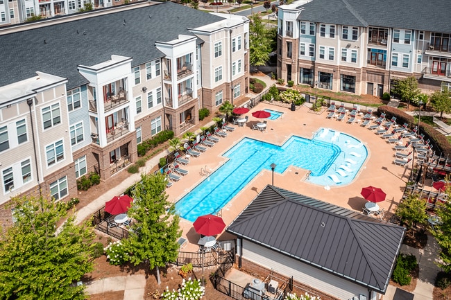 Holly Crest Apartments