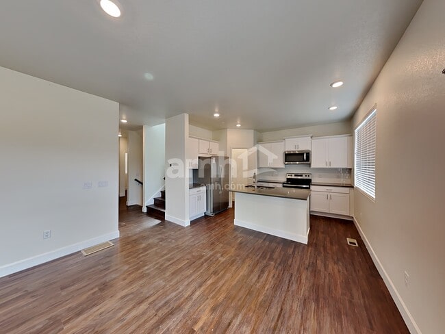 Photo - 8235 Joyce St