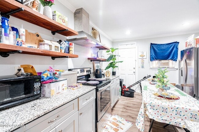 Photo - 800 N St Antoine St